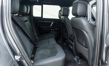 Land Rover Defender 110 V8 13