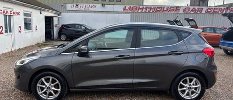 Ford Fiesta 1.0T ZETEC 5 DOOR.. 5 SERVICES.1 PREVIOUS OWNER.SAT NAV..CLIMATE CONTROL.. 1