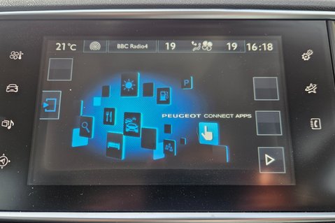 Peugeot 308 PURETECH ALLURE LAST OWNER SINCE 2017..7 SERVICES..SAT NAV.. £35 TAX.. 11