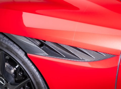 Aston Martin DBS Superleggera 33