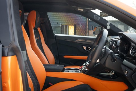 Lamborghini Urus V8 24