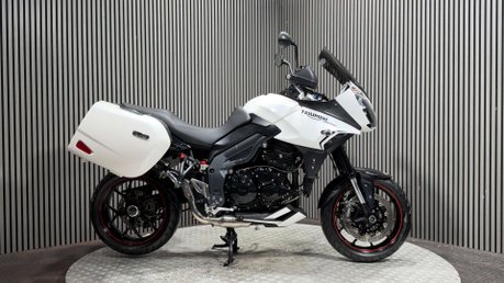 Triumph Tiger 2014 ONLY 12K ADVENTURE BIKE PANNIERS LONG MOT 1050CC 1