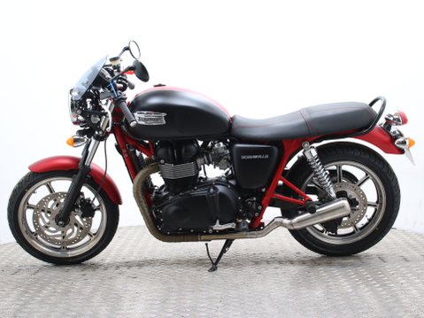 Triumph Bonneville 865 SE BONNEVILLE 865 SE 9