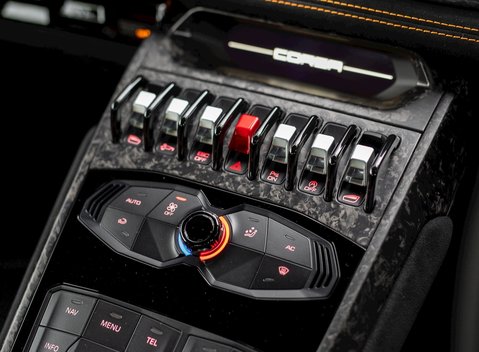 Lamborghini Huracan LP640-4 Performante 16