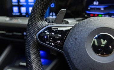 Volkswagen Golf R TSI 4MOTION 29