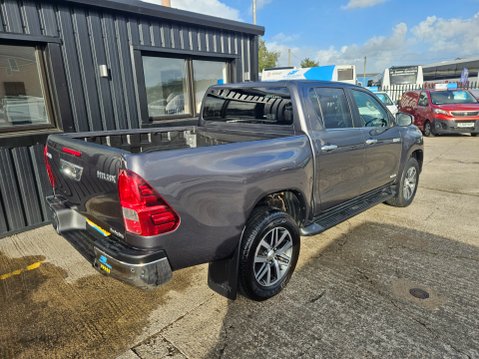 Toyota Hilux INVINCIBLE 4WD D-4D DCB 6