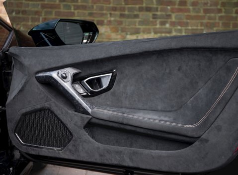 Lamborghini Huracan LP640-4 Performante 18