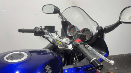 Suzuki Bandit 1200 2005 ONLY 21K NEW MOT SERVICED VERY CLEAN ICONIC MK2 NAKED 45