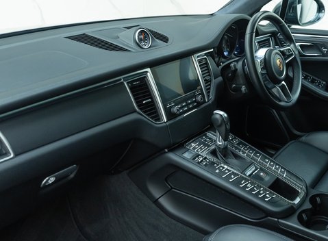 Porsche Macan TURBO 20