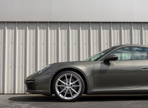 Porsche 911 Carrera (992) 26