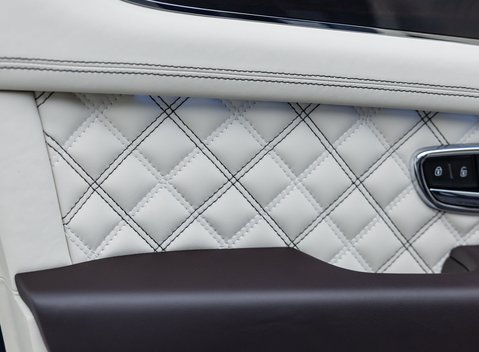 Bentley Bentayga V8 First Edition LHD 38