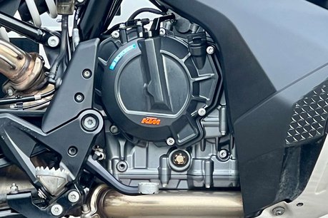 KTM Adventure 890 Adventure 16