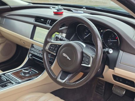 Jaguar XF 2.0d Portfolio Saloon 4dr Diesel Auto Euro 6 (s/s) (163 ps) 35