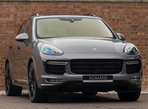 Porsche Cayenne GTS 1