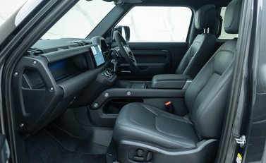 Land Rover Defender 90 V8 P525 URBAN 18