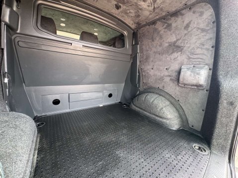 Volkswagen Transporter 2.0 Transporter T32 Highline TDI 4Motion Semi-Auto 4WD 8