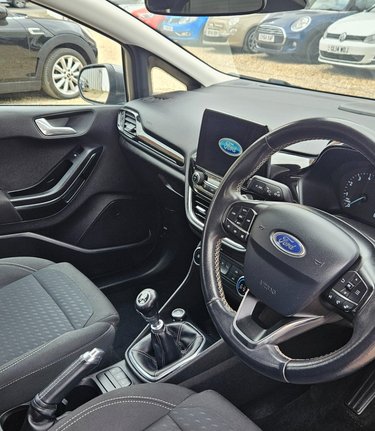 Ford Fiesta 1.0T ZETEC 5 DOOR.. 5 SERVICES.1 PREVIOUS OWNER.SAT NAV..CLIMATE CONTROL.. 3