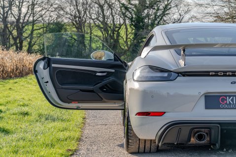 Porsche 718 Cayman GT4 PDK 7