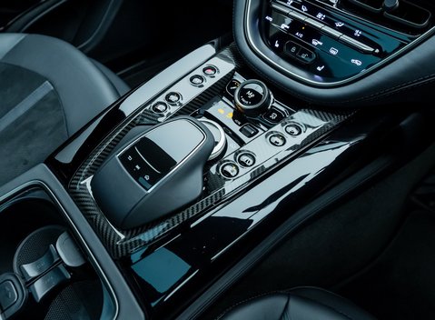 Aston Martin DBX 707 22