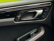 Porsche Macan S PDK 38