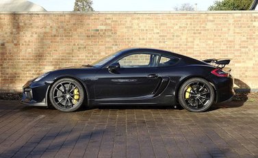 Porsche Cayman GT4 22