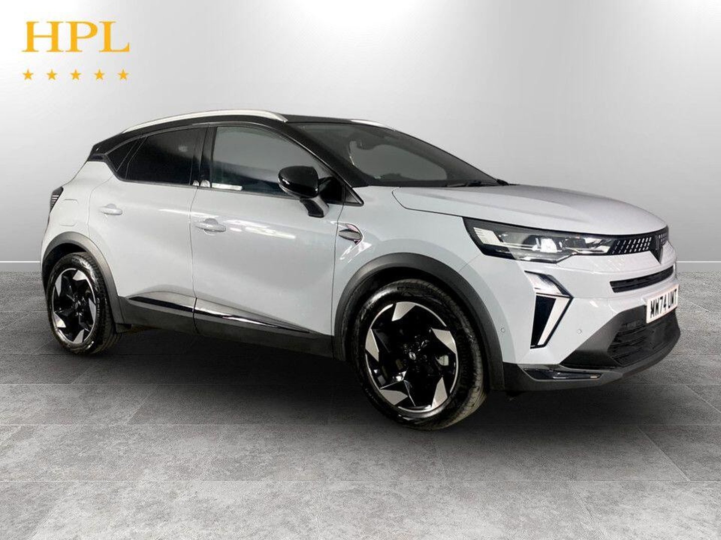 Renault Captur listing photo