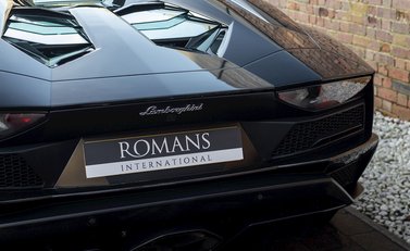 Lamborghini Aventador S LP740-4 Roadster 26