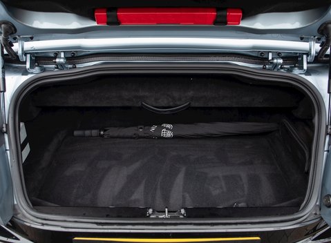 Aston Martin DB11 Volante 29