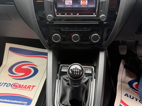 Volkswagen Jetta GT TDI BLUEMOTION TECHNOLOGY 11