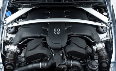 Aston Martin V12 Vantage S 31