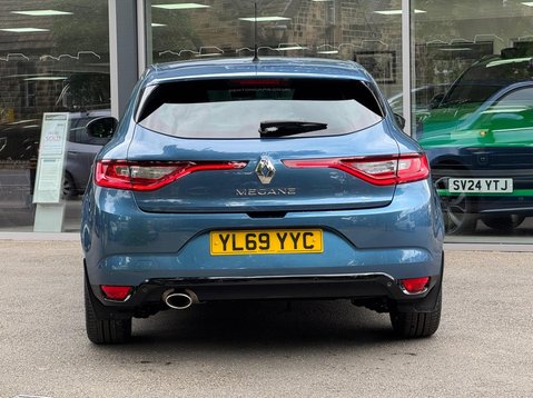 Renault Megane ICONIC TCE 8