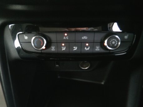 Vauxhall Corsa SE NAV PREMIUM ONLY 12,000 MILES FROM NEW 16