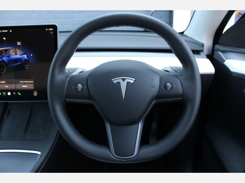 Tesla Model Y LONG RANGE 17