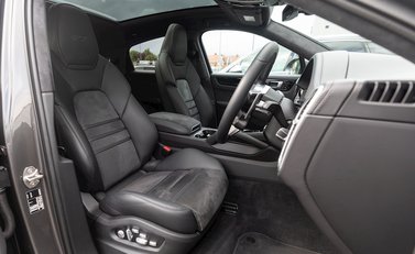 Porsche Cayenne GTS Coupé 12