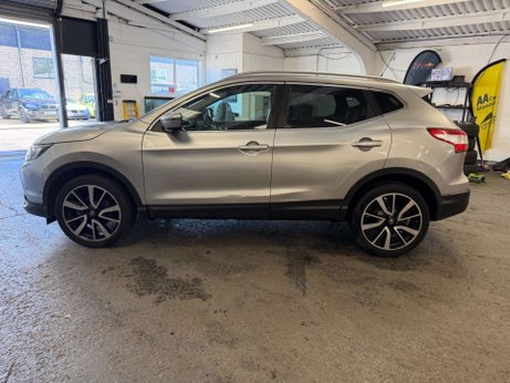 Nissan Qashqai 1.2 DIG-T Tekna 2WD Euro 6 (s/s) 5dr 4