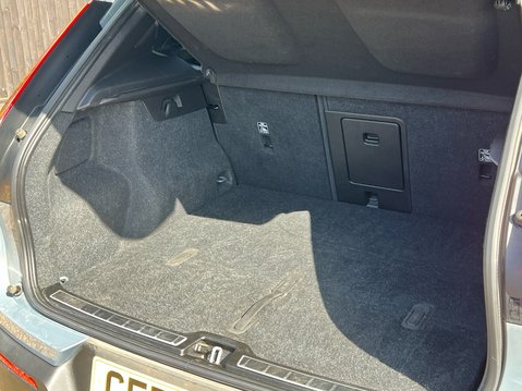 Volvo XC40 B4 PLUS AWD MHEV 40