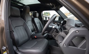 Land Rover Defender 110 X P400 12