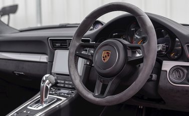 Porsche 911 GT3 (991.2) 11