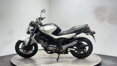Suzuki Gladius 650 2012, 54K, 650CC RUNNING NAKED, SPARES/REPAIR/PROJECT 4