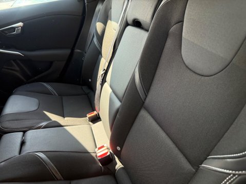 Volvo V40 1.6 T3 SE Euro 5 (s/s) 5dr 23