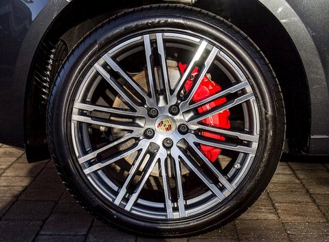 Porsche Macan Turbo 10