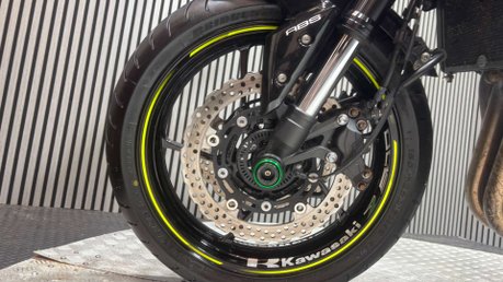 Kawasaki Z900 2019 69 PLATE FULL AKRAPOVIC ONLY 15K STUNNING NAKED BIKE 17