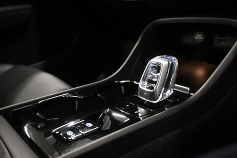 Volvo XC40 2.0 XC40 Inscription Pro B4 MHEV Auto 5dr 32