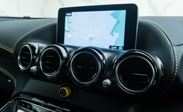 Mercedes-Benz AMG GT R 21