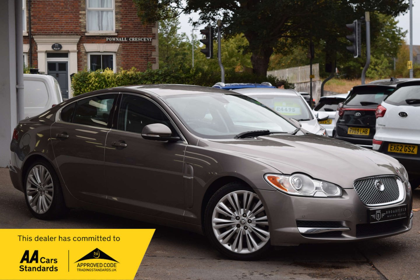 Jaguar Xf listing photo