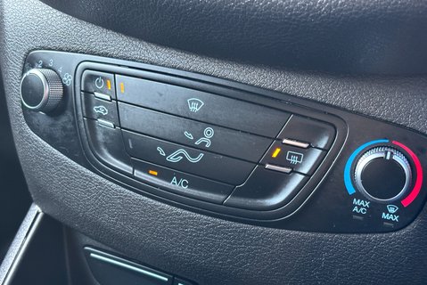 Ford Transit Courier Base Ecoboost 100 ps with Air Con / Rear Sensors 19