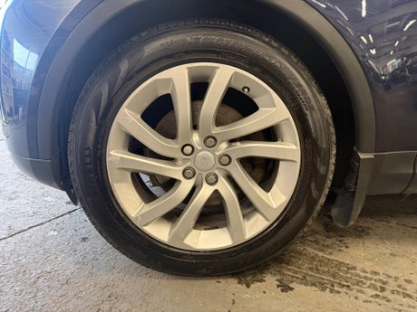 Land Rover Discovery 3.0 TD V6 HSE Auto 4WD Euro 6 (s/s) 5dr 30