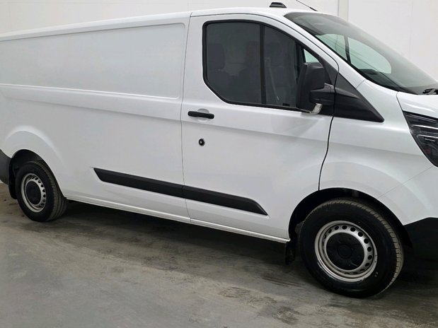 Ford Transit Custom Transit Custom 300 L2 Diesel FWD 2.0 Eco Blue 130ps Low Roof Leader Van 3