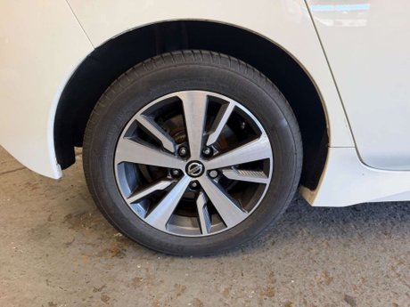 Nissan LEAF 40kWh Acenta Auto 5dr 26