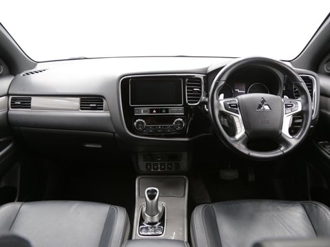 Mitsubishi Outlander 2.4h TwinMotor 13.8kWh 4h CVT 4WD Euro 6 (s/s) 5dr 9